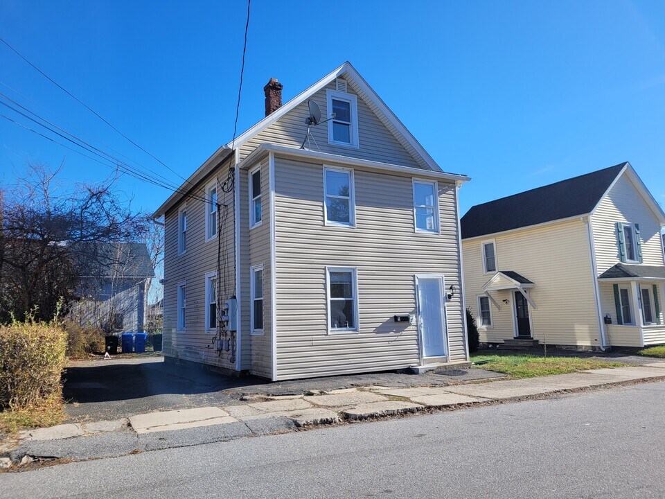 24 Eagle St in Torrington, CT - Building Photo