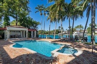 1425 W 27th St in Miami Beach, FL - Building Photo - Building Photo