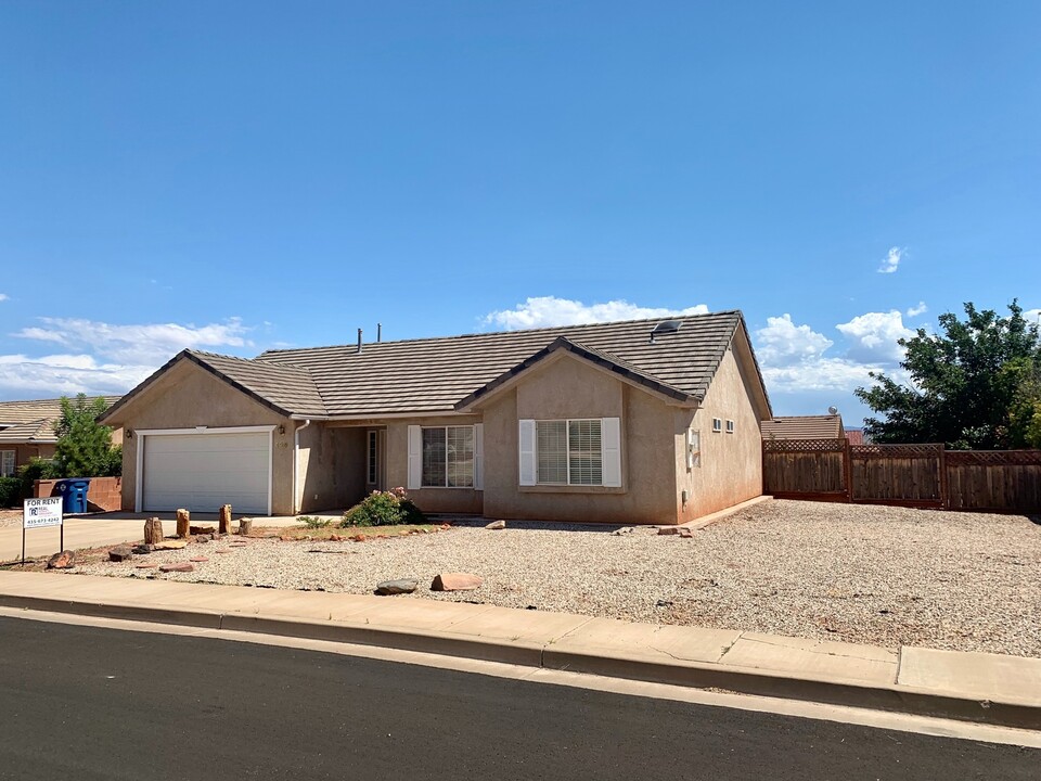 426 130 S in Ivins, UT - Building Photo