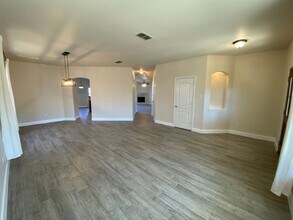 979 Calico Garden in San Antonio, TX - Building Photo - Building Photo