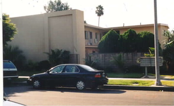 2024 E Whiting Ave in Fullerton, CA - Building Photo - Building Photo