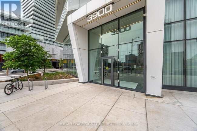 3900 Confederation Pkwy in Mississauga, ON - Building Photo - Building Photo