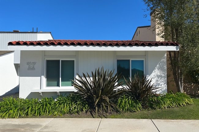 7096 Island Village Dr in Long Beach, CA - Building Photo - Building Photo