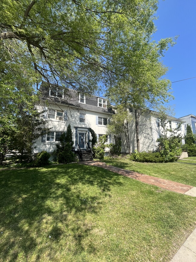property at 614 Victoria St