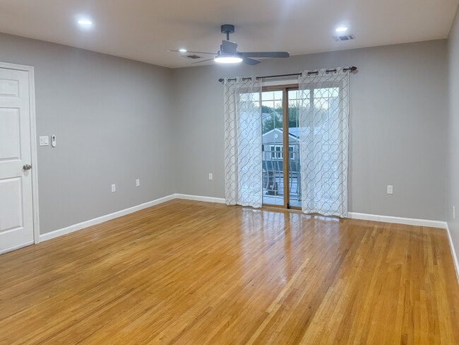 632 Norwood Ter, Unit 2