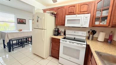 13450 SW 3rd St, Unit 308D in Pembroke Pines, FL - Building Photo - Building Photo