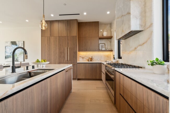 836 Waterloo St in Los Angeles, CA - Building Photo - Building Photo