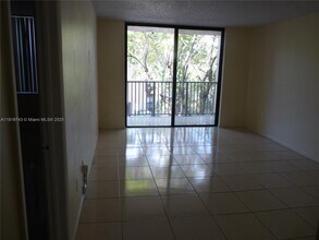 14415 N Kendall Dr in Miami, FL - Foto de edificio - Building Photo