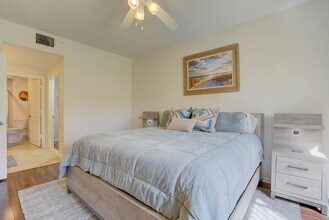 200 Uno Lago Dr in Juno Beach, FL - Building Photo - Building Photo