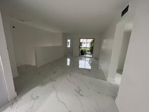 505 Gardens Dr, Unit 201 in Pompano Beach, FL - Foto de edificio - Building Photo