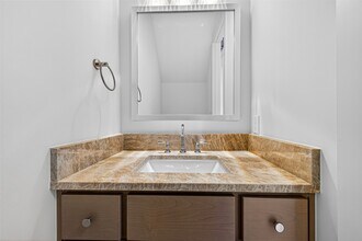 2427 Camden Creek Ln in Houston, TX - Building Photo - Building Photo