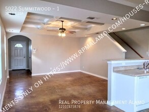 5022 Summit Wood in San Antonio, TX - Building Photo - Building Photo