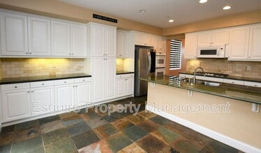 621 Riviera Ct in Oxnard, CA - Building Photo - Building Photo
