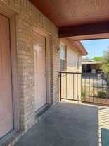 2605 Springfield Ave in Laredo, TX - Building Photo