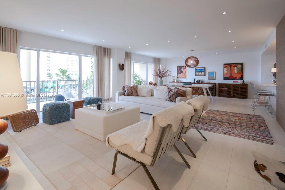 1800 NE 114th St in Miami, FL - Building Photo