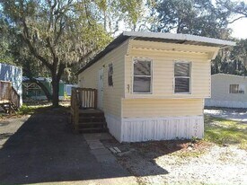 4943 E Hillsborough Ave in Tampa, FL - Building Photo