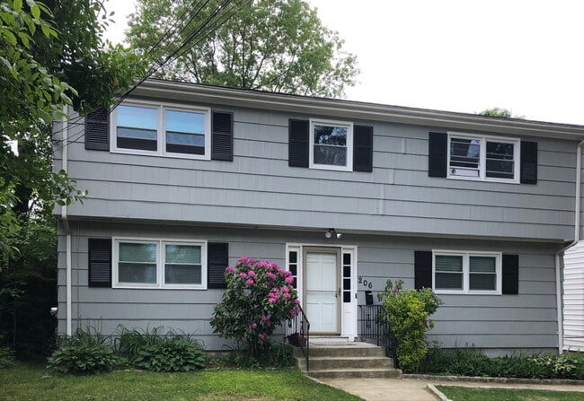 204 High St in Fairfield, CT - Building Photo - Building Photo