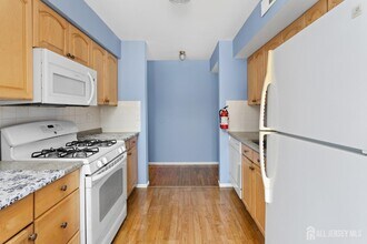 1724 Country Mill Dr in East Windsor, NJ - Building Photo - Building Photo