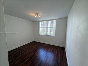 770 Claughton Island Dr, Unit 707 in Miami, FL - Building Photo - Building Photo