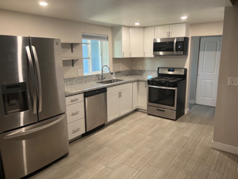 2733 N Alvernon Way in Tucson, AZ - Building Photo