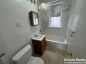 1175 Boylston St, Unit 12 in Boston, MA - Foto de edificio - Building Photo