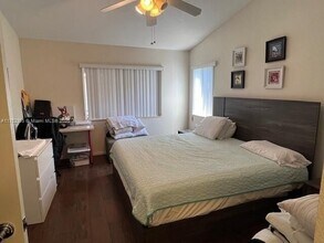 1090 Golden Cane Dr in Weston, FL - Building Photo - Building Photo