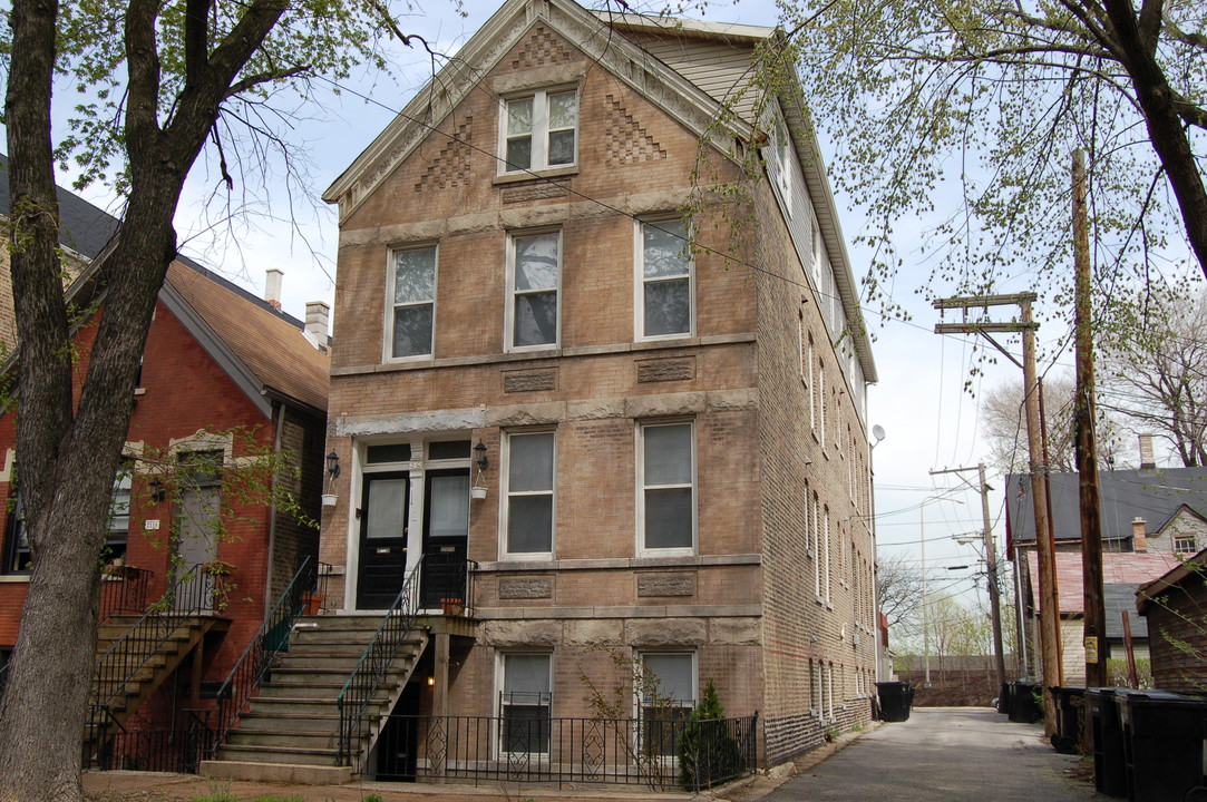 2114 W Lyndale St, Unit 2 in Chicago, IL - Building Photo