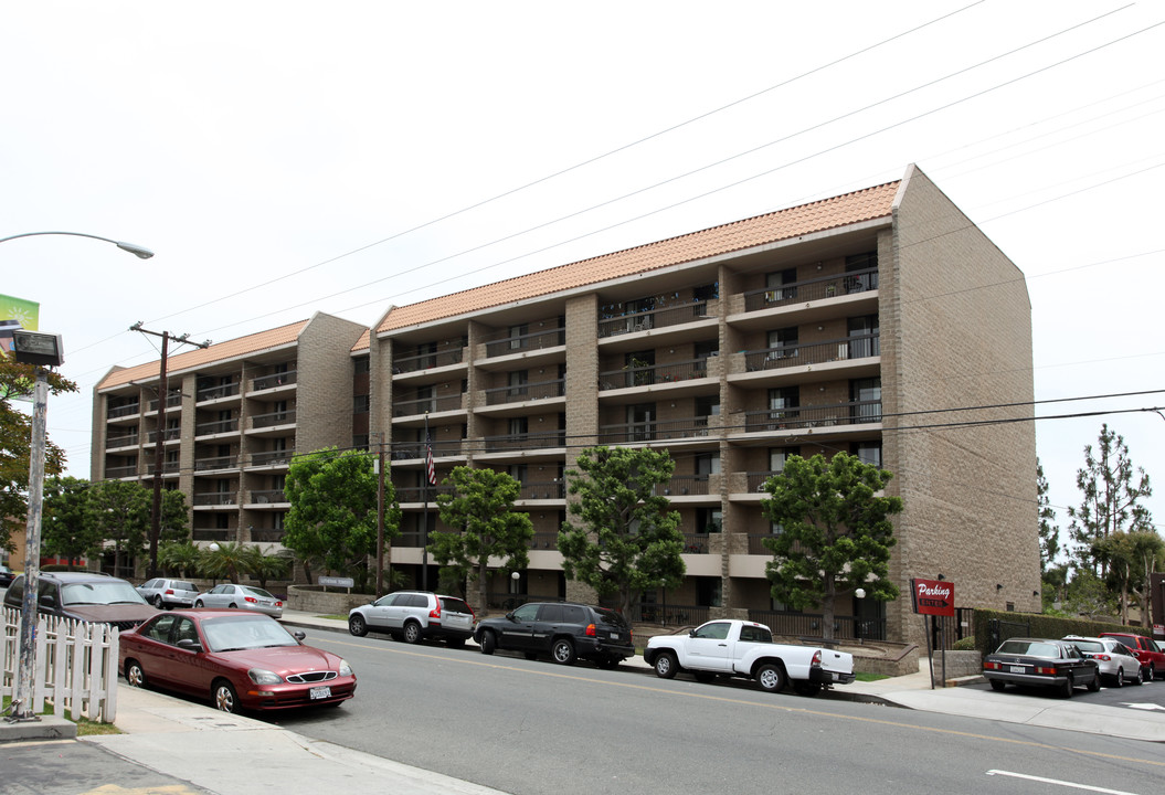 Lutheran Towers in Long Beach, CA - Foto de edificio