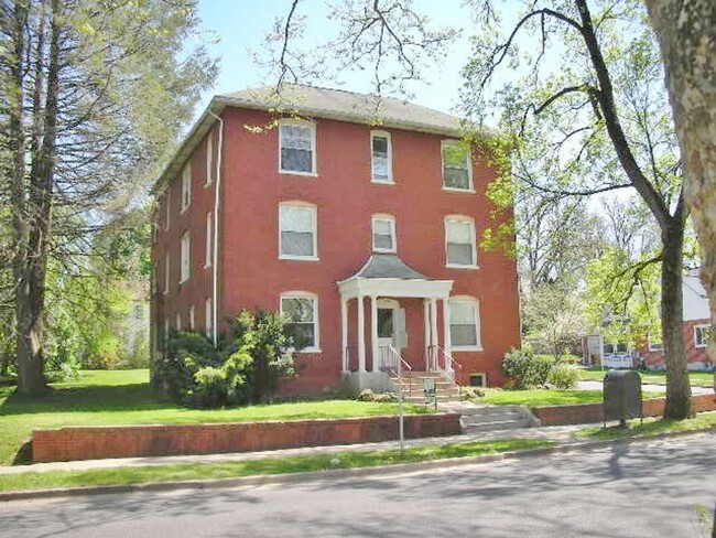 property at 440 W Foster Ave