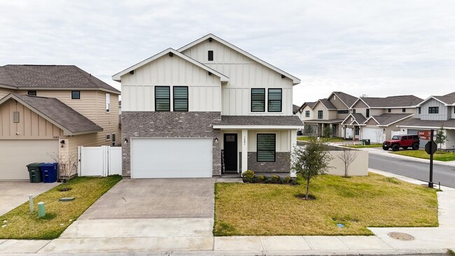 1201 Chital Dr in Laredo, TX - Foto de edificio - Building Photo