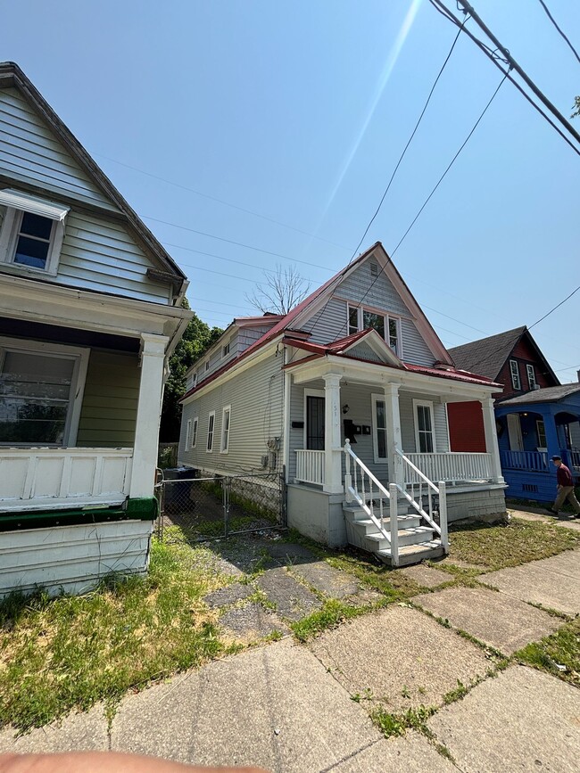 51 Warring Ave, Unit Upper in Buffalo, NY - Foto de edificio - Building Photo