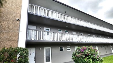 5200 Washington St in Hollywood, FL - Building Photo - Building Photo