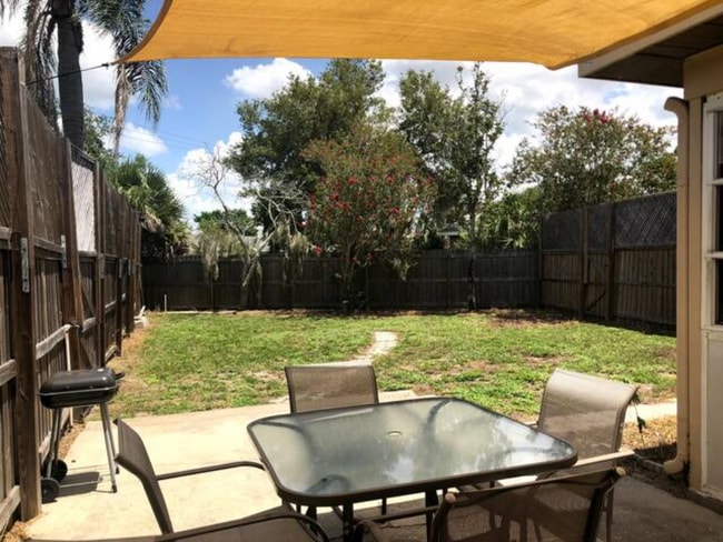 113 Miller Mac Rd in Apollo Beach, FL - Building Photo - Building Photo