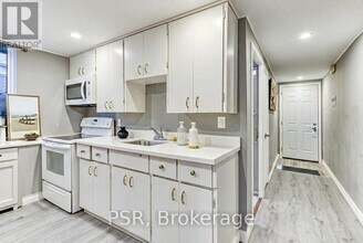 80 Westwood Dr in Kitchener, ON - Building Photo - Building Photo