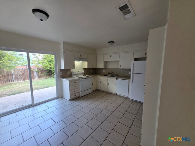 property at 3409 Victoria Cir