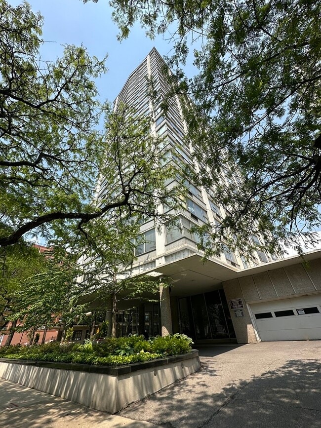property at 5757 N Sheridan Rd