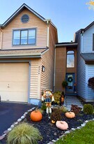 8254 Beehive Cir in Liverpool, NY - Building Photo