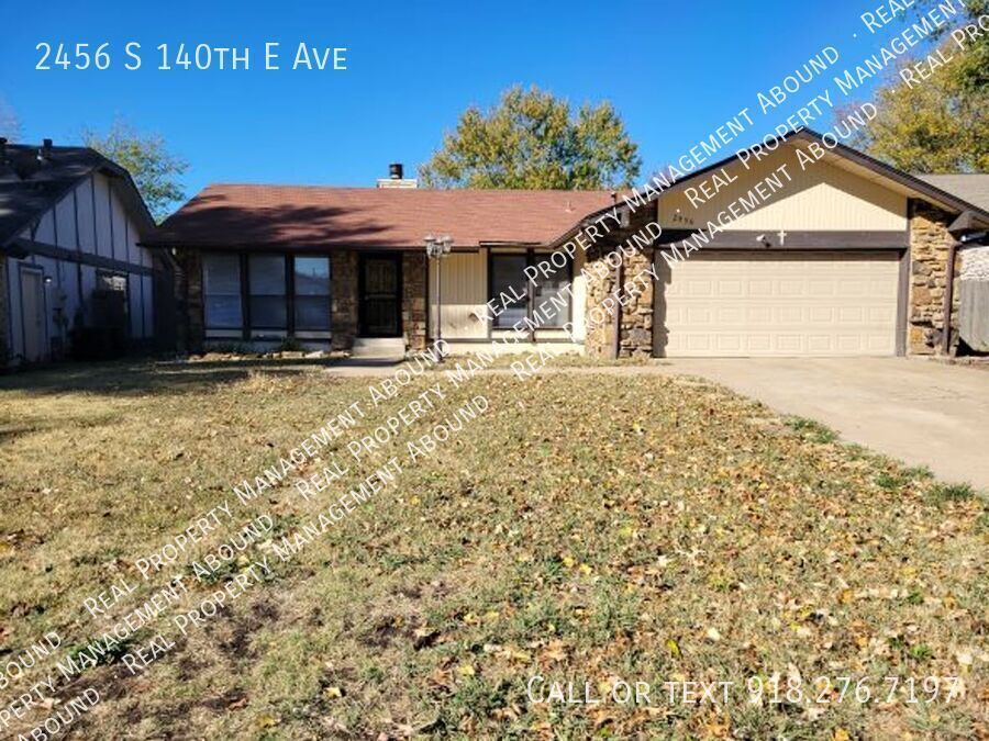 2456 S 140th E Ave in Tulsa, OK - Foto de edificio