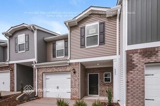 825 Holiday Pk Ln in Knightdale, NC - Foto de edificio - Building Photo