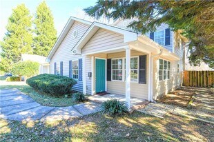 423 Westdale Pl in Greensboro, NC - Building Photo