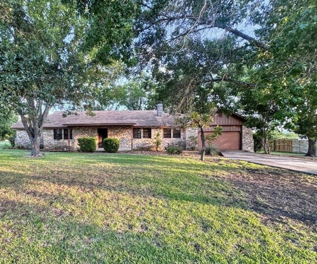 501 Ridge Dr in San Marcos, TX - Foto de edificio - Building Photo