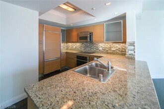 222 Karen Ave in Las Vegas, NV - Building Photo - Building Photo