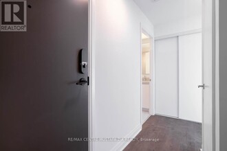 4015 The Exchange in Mississauga, ON - Building Photo - Building Photo