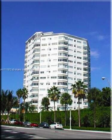 1881 Washington Ave, Unit 8F in Miami Beach, FL - Building Photo