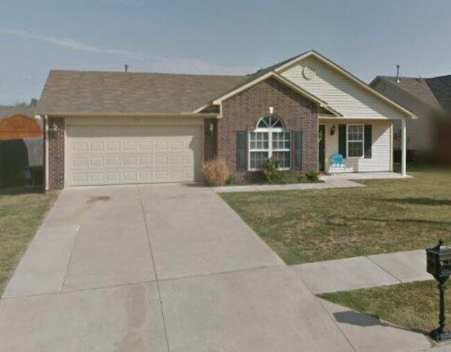 property at 13 W Fairlane Dr