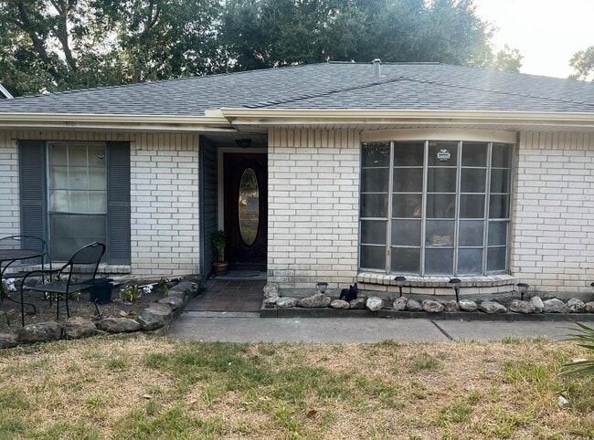 10907 Montverde Ln