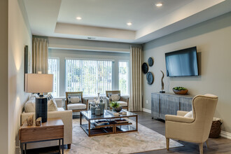 Encore at Deerhill Villas in Clarkston, MI - Foto de edificio - Interior Photo