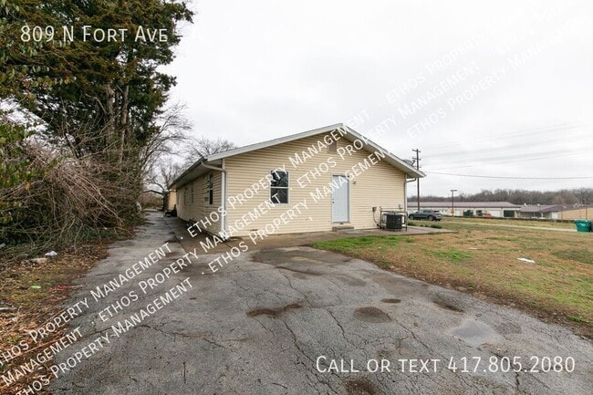 809 N Fort Ave in Springfield, MO - Building Photo - Building Photo