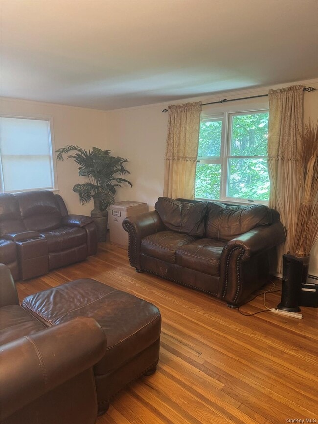 7 Dickinson Ave in East Northport, NY - Building Photo - Building Photo