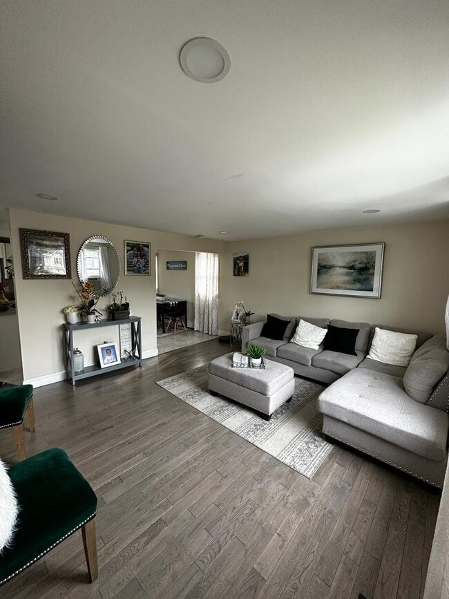 38 Drakeford Ave Apartments and Nearby North Babylon Apartments For